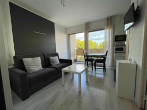 Studio Climatisé ⭐⭐ à Proximité de l'Étang et des Thermes, avec Balcon et Wifi Gratuit - FR-1-503-145